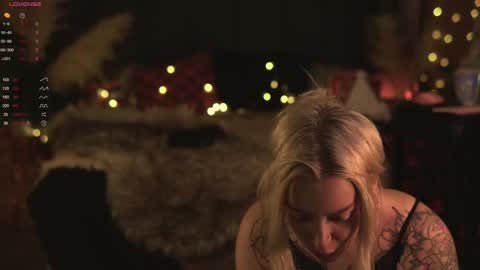 kinkylina_ online show from 12/27/24, 11:17