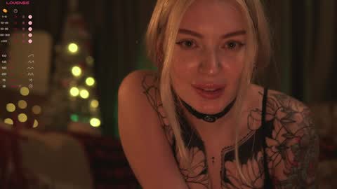 kinkylina_ online show from 12/27/24, 02:22