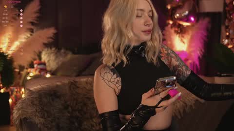 kinkylina_ online show from 02/08/25, 03:21