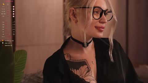 kinkylina_ online show from 02/28/25, 03:59