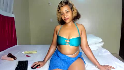Snapshot of kinkylyla chatting on 05/12/26, 01:36 Kinky online show from 05/12/26, 01:36