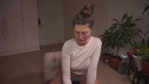 Snapshot of kinkyorange_ chatting on 12/19/24, 04:35 Mary the Soulmate online show from 12/19/24, 04:35