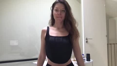 Snapshot of kinkyorange_ chatting on 01/09/25, 03:23 Mary the Soulmate online show from 01/09/25, 03:23