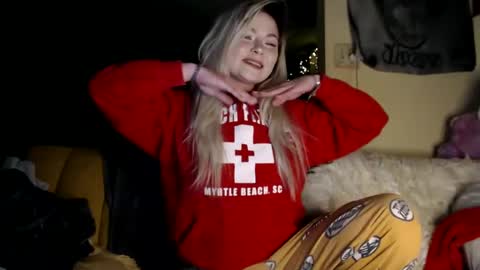 Snapshot of kipsy420 chatting on 12/23/24, 12:08 Kipsy Rose online show from 12/23/24, 12:08