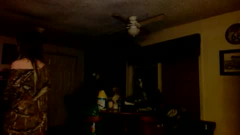 Snapshot of kipsy420 chatting on 12/19/25, 02:29 Kipsy Rose online show from 12/19/25, 02:29