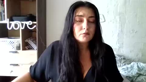 KiraNight online show from 06/26/26, 10:19