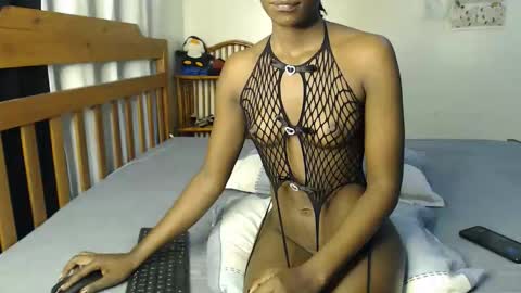 Snapshot of kira_256 chatting on 09/16/25, 06:42 Miimi online show from 09/16/25, 06:42