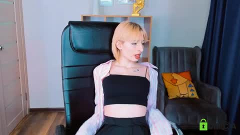 Snapshot of kira__cutie chatting on 04/28/26, 08:03 Kira online show from 04/28/26, 08:03