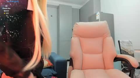 Kira online show from 04/18/26, 02:43