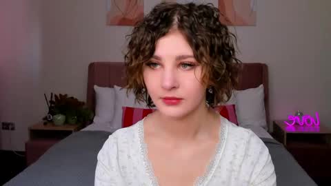 Kira online show from 05/25/26, 12:16