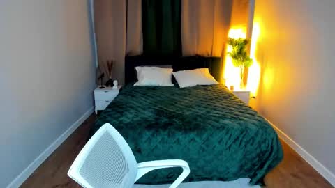 kira online show from 03/18/26, 01:09