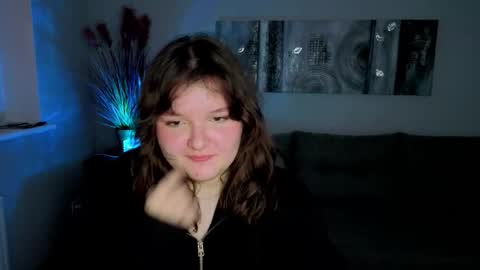 Snapshot of kira_icaula chatting on 11/10/25, 08:02 Kira online show from 11/10/25, 08:02