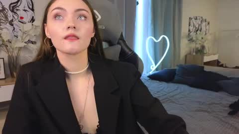 kira_jin online show from 03/04/25, 11:40