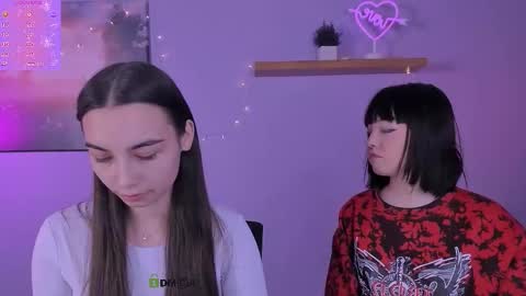 kira_light__ online show from 12/18/25, 08:04