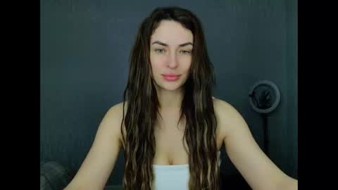 Snapshot of kira_love1 chatting on 04/18/26, 05:44 Kira love1 online show from 04/18/26, 05:44