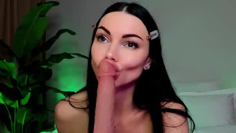 Snapshot of kira_mmr chatting on 03/11/26, 02:06 Kira and friends online show from 03/11/26, 02:06