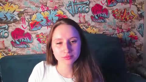 Snapshot of kira_sweeet chatting on 12/17/25, 09:04 Kira online show from 12/17/25, 09:04