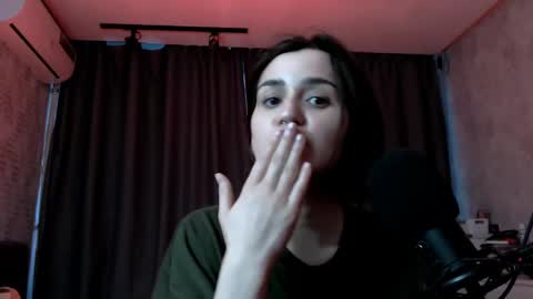 Snapshot of kira_yammy chatting on 05/16/26, 12:40 Kira follow me online show from 05/16/26, 12:40