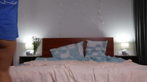 kira bloom online show from 04/28/26, 08:52