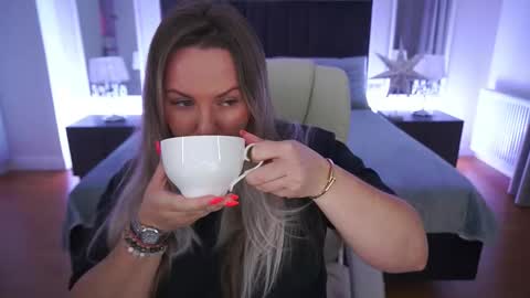 Kira online show from 03/29/26, 07:58