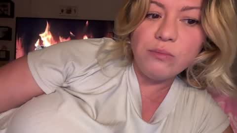 Snapshot of kiradivine chatting on 11/29/25, 02:31 KiraDivine online show from 11/29/25, 02:31