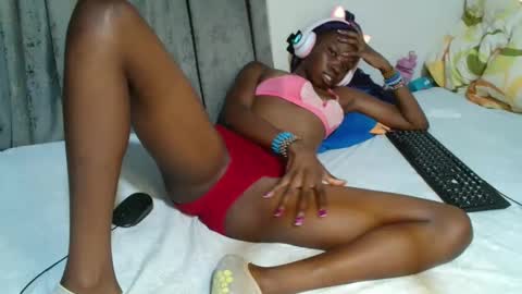 Snapshot of kirah_hot chatting on 11/15/25, 02:42 kirah_hot online show from 11/15/25, 02:42