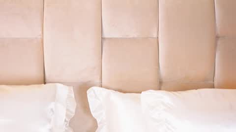 kira online show from 10/01/25, 12:49