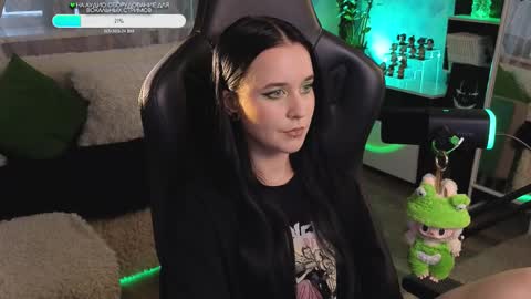 Kira    online show from 10/05/25, 11:30