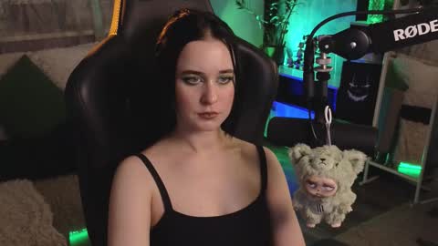 Kira    online show from 11/06/25, 02:01