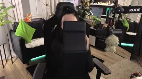 Kira    online show from 04/09/26, 05:51