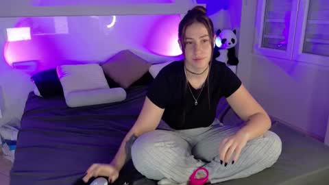 Kira online show from 02/11/26, 08:19