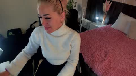 Kira online show from 10/14/25, 01:50