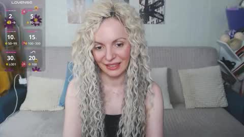 Snapshot of kiramartins_cat chatting on 11/25/25, 05:57 kiramartins cat online show from 11/25/25, 05:57