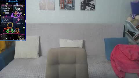 Snapshot of kiramartins_cat chatting on 12/15/25, 05:50 kiramartins cat online show from 12/15/25, 05:50