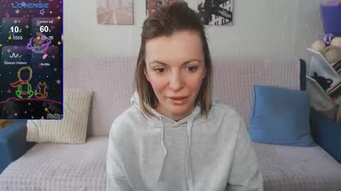 Snapshot of kiramartins_cat chatting on 12/19/25, 06:42 kiramartins cat online show from 12/19/25, 06:42