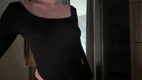 Kira online show from 12/14/25, 03:17