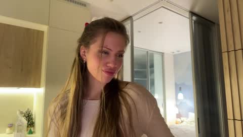 Kira online show from 04/07/26, 07:03