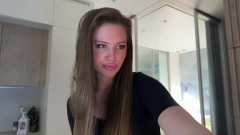 Kira online show from 04/16/26, 07:14