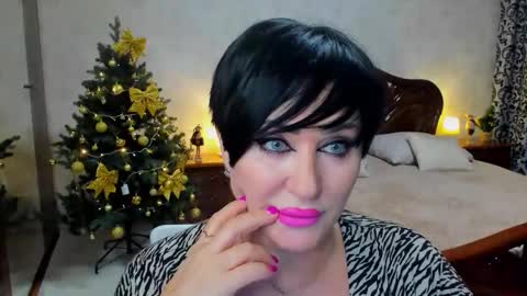 Kira online show from 12/21/25, 10:11