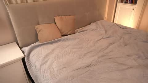 kiri_pvt online show from 11/12/25, 10:52