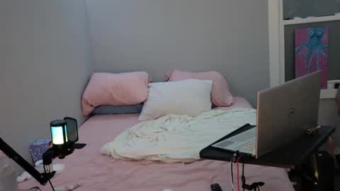 Snapshot of kirkcammerman1 chatting on 02/20/25, 07:34 Onya online show from 02/20/25, 07:34