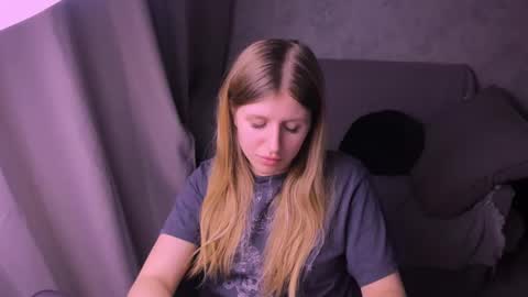 Kira online show from 02/09/25, 07:41