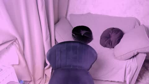 Kira online show from 02/25/25, 10:39