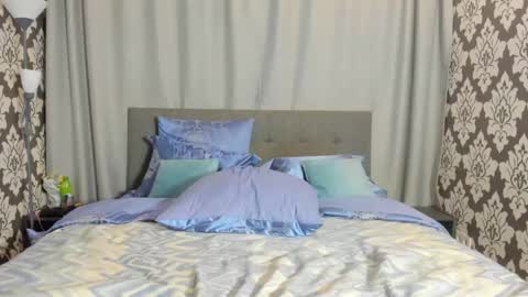 Kira online show from 09/17/25, 03:46