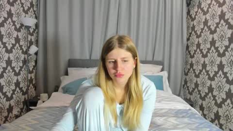 Kira online show from 10/06/25, 06:49