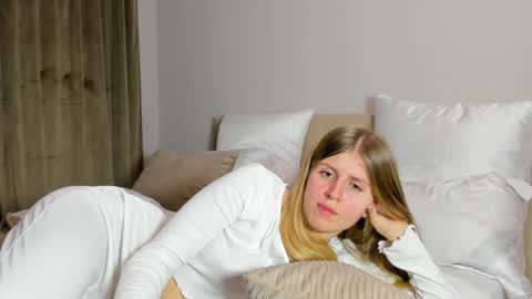 Kira online show from 11/23/25, 07:13