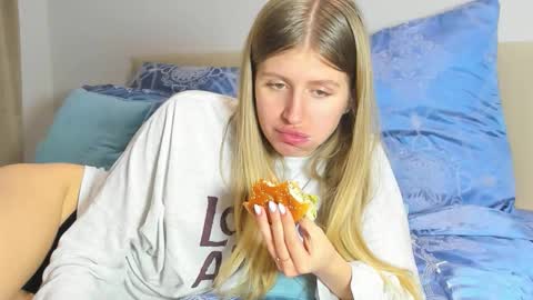 Kira online show from 01/08/26, 07:49