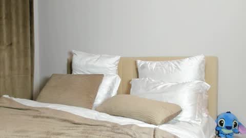 Kira online show from 01/18/26, 08:34