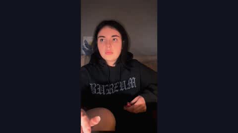 Snapshot of kirunya chatting on 10/27/25, 08:24 Kira online show from 10/27/25, 08:24