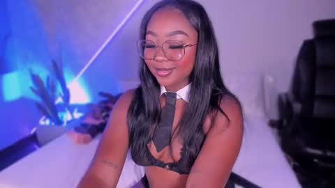 kishalove_ online show from 11/21/25, 10:25